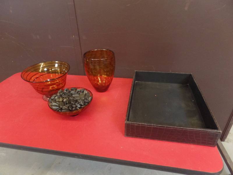 lot 538 image: Home Decor
