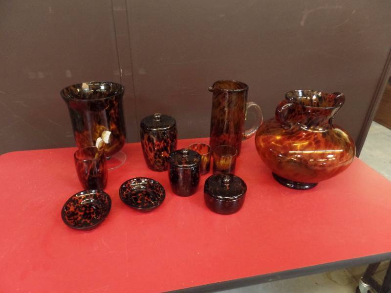 lot 543 image: Tortoise Glass