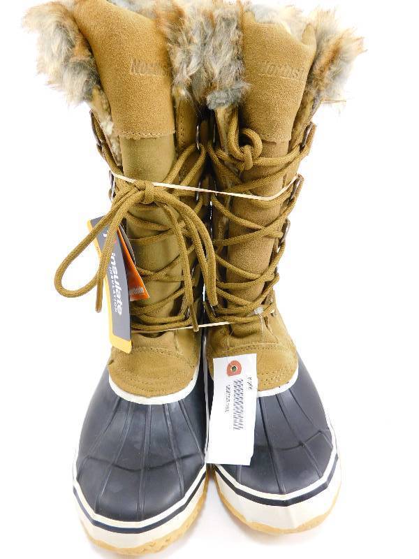 lot 11 image: Northside Womens Kathmandu Winter Boot - Size 9