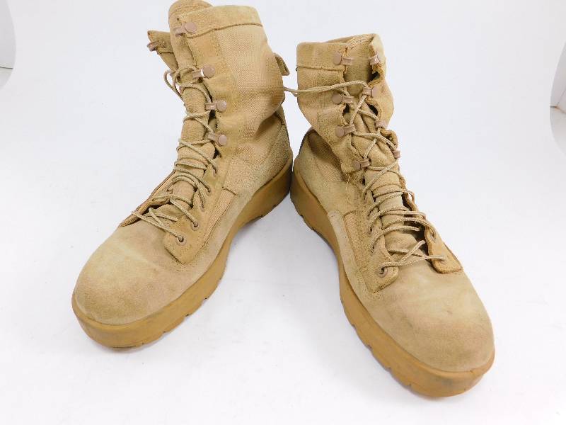 lot 16 image: Mens Size 9R U.S. Military Issue Gore-TEX Waterproof Combat Boots