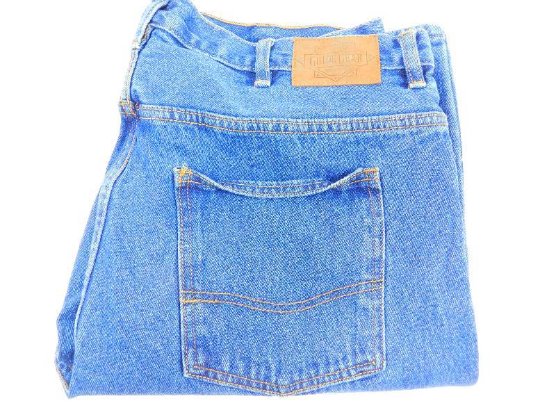 lot 21 image: Guide Gear Mens 5 Pocket Classic Fit Jeans 38W 30L