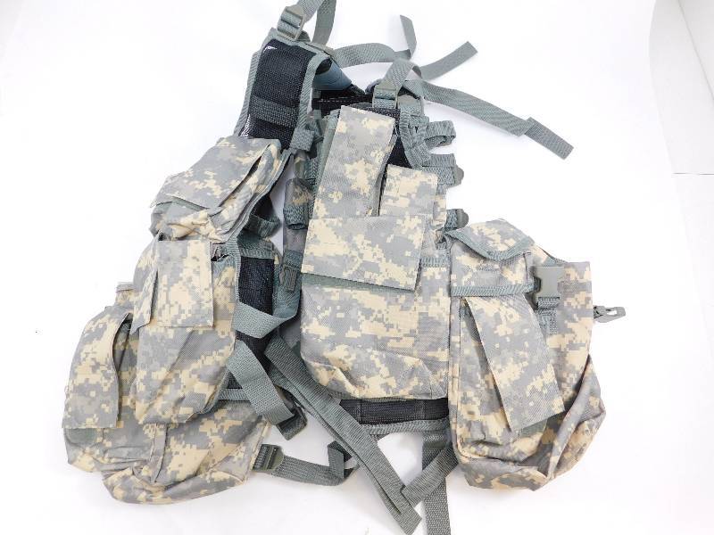 lot 37 image: Mil-Tec Military Style Tactical 12 Pocket Combat Vest