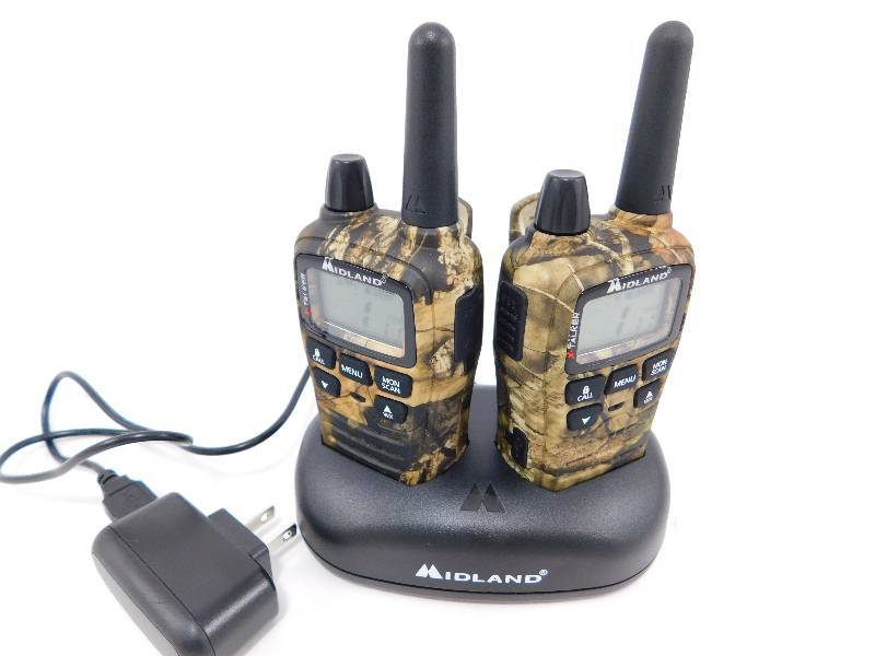 lot 70 image: Midland X-TALKER T75VP3 2-Way Radios wCharger