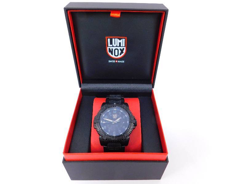 lot 82 image: NAVY SEALS Luminox Modern Mariner Watch
