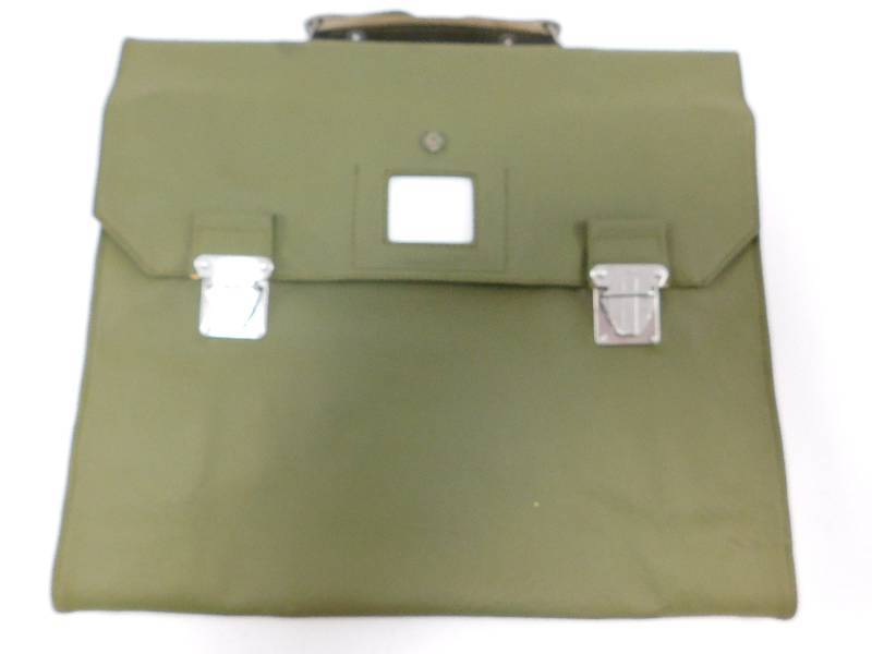 lot 100 image: Swiss Military Messenger Bag