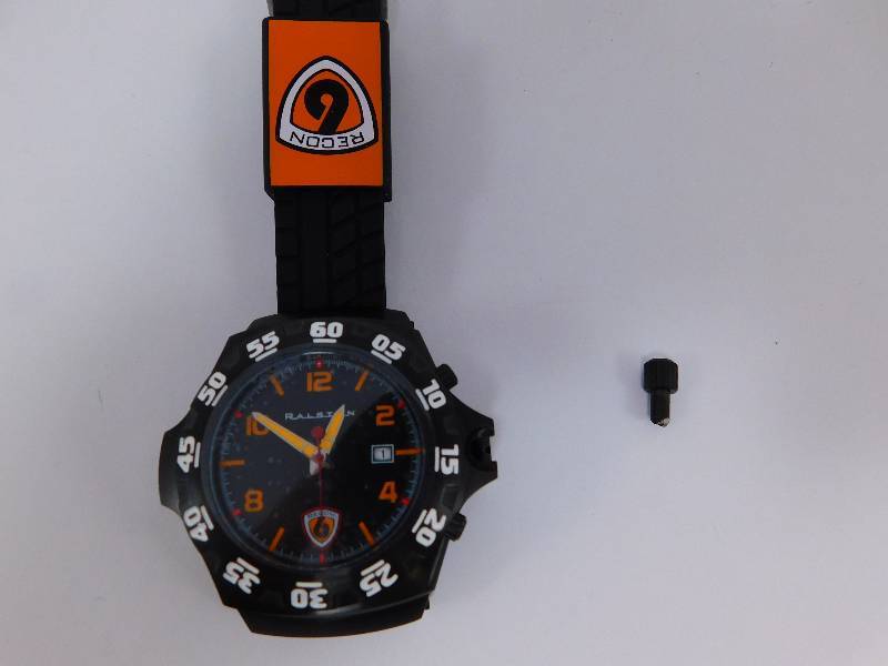 lot 101 image: Recon 8-in-1 Tool 6 Survival Watch