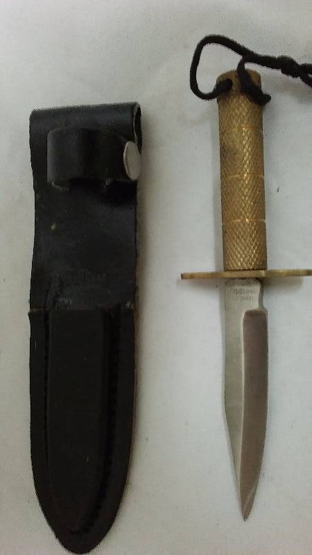 Stainless Blade Knife with Metal Handle in leather carry case