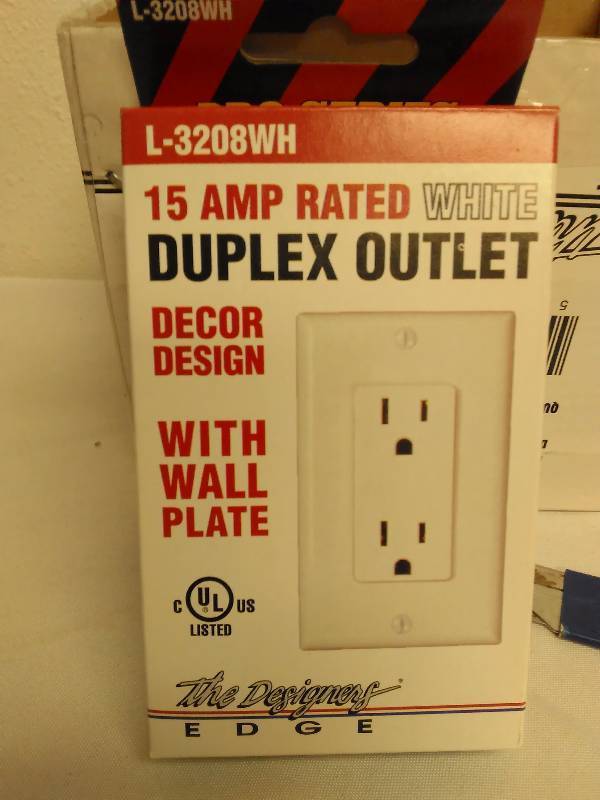 Electrical Outlets with Covers by Designer Edge, 15 AMP Rated (10)