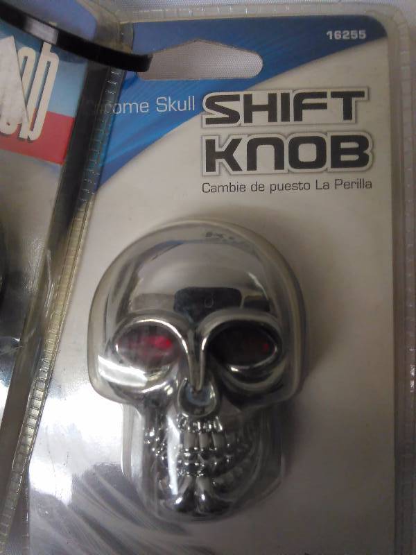 Steering Wheel Spinner and Shift Gear Knob (Red Eyed Skulls)