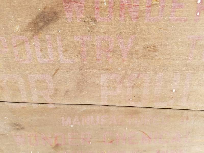 lot 116 image: Vintage Wonder Poultry Tonic Crate