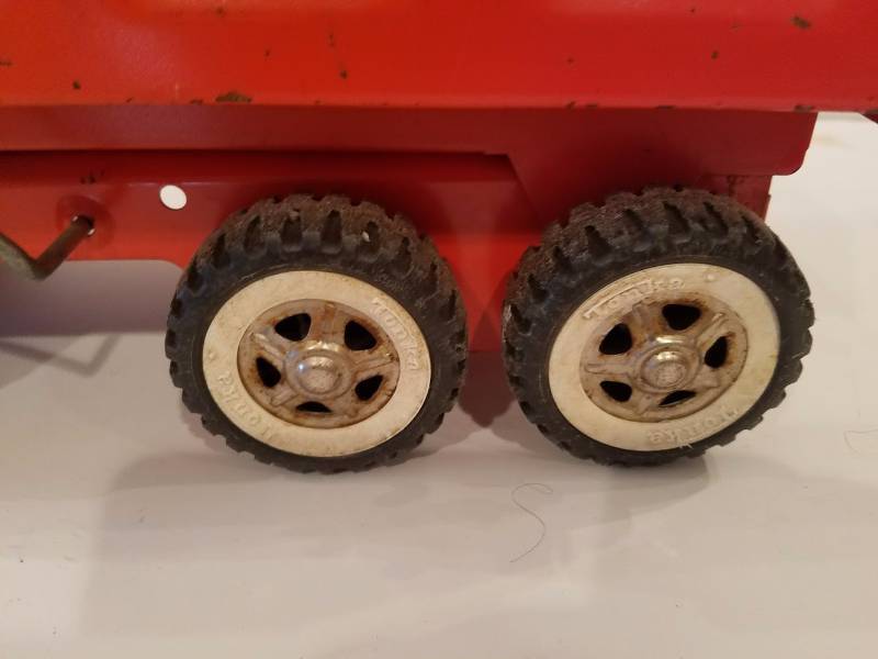lot 1 image: Tonka County Dump Truck from the 60s