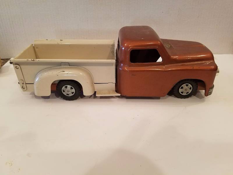 lot 4 image: Structo,Ranchero Pick-up...Model #210