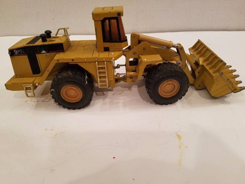 lot 68 image: Norscot Pal loader,Dealer offered Toy