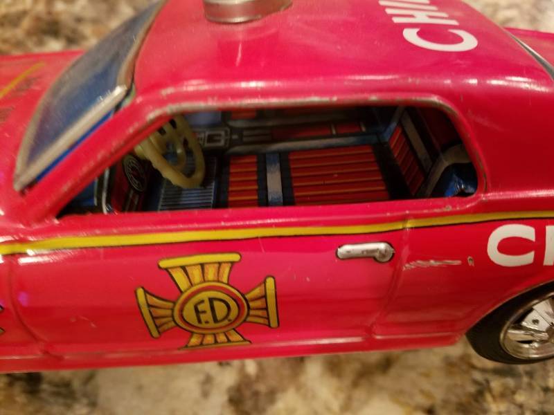 lot 49 image: Metal,Fire Chief Car