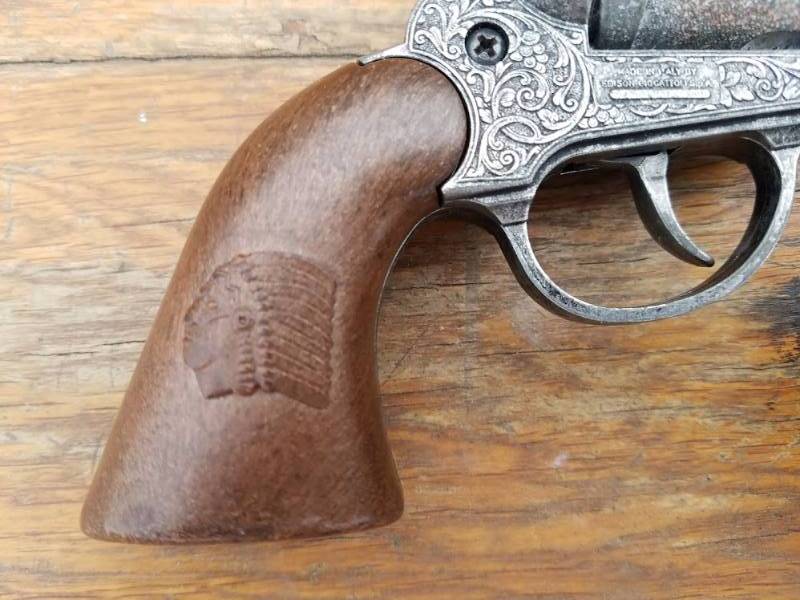 lot 86 image: U.S. Cap Gun