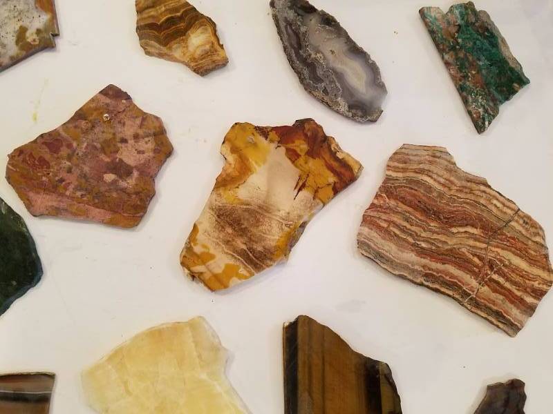 lot 81 image: Cut Agates
