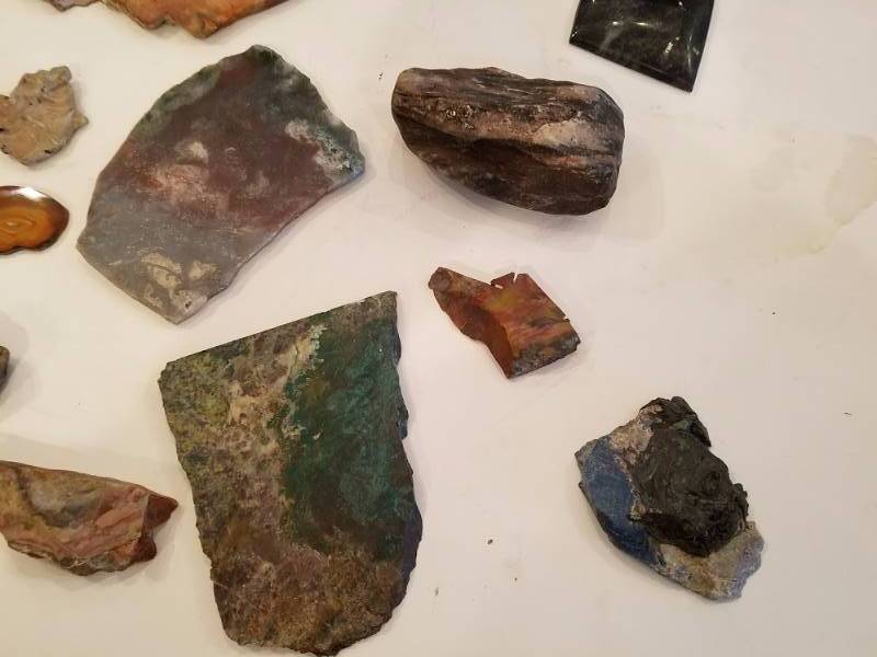 lot 89 image: Cut  Agates