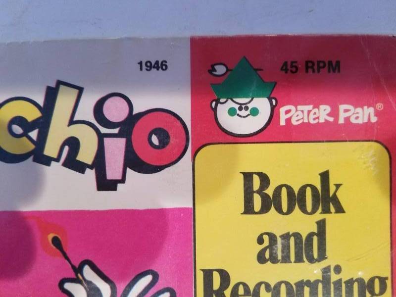lot 109 image: Pinocchio Book &  Recording 45 RPM  1981