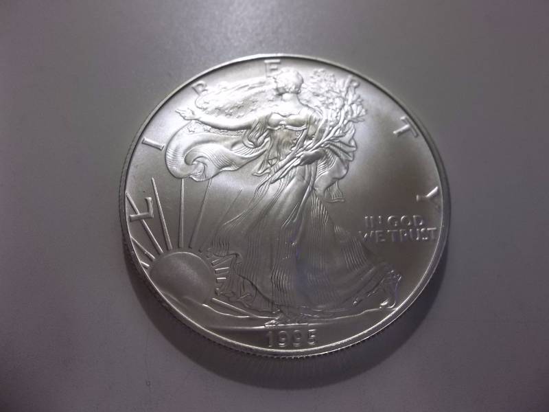 1995 US Silver Eagle 99.9 Fine Silver 1 Oz.Unc (In Unc Cond Valued  $30.00-$33.00)