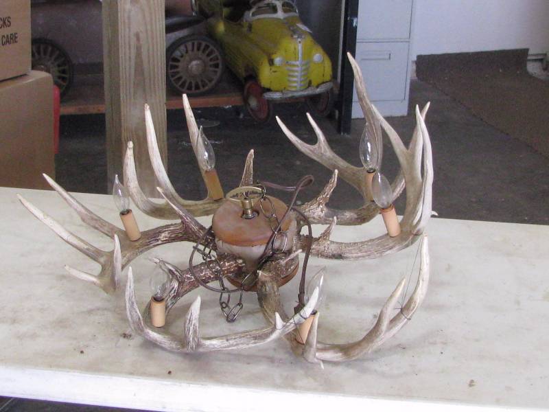 lot 34 image: Deer Antler Light Fixture