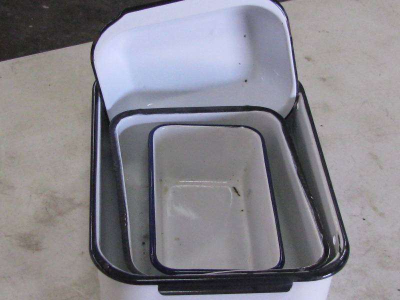 lot 36 image: Enamelware