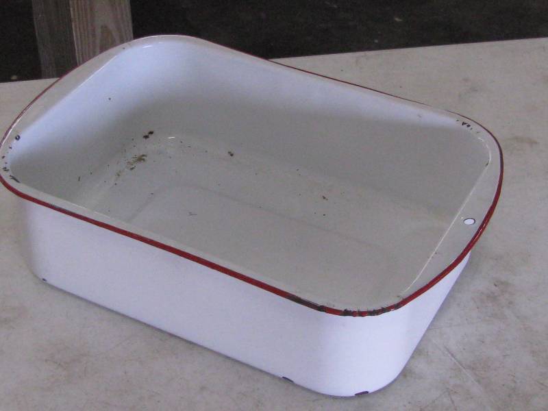 lot 37 image: Red & White enamelware
