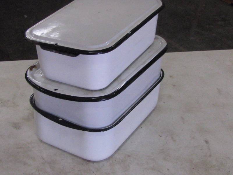lot 38 image: Enamelware