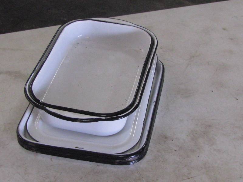 lot 39 image: Enamelware