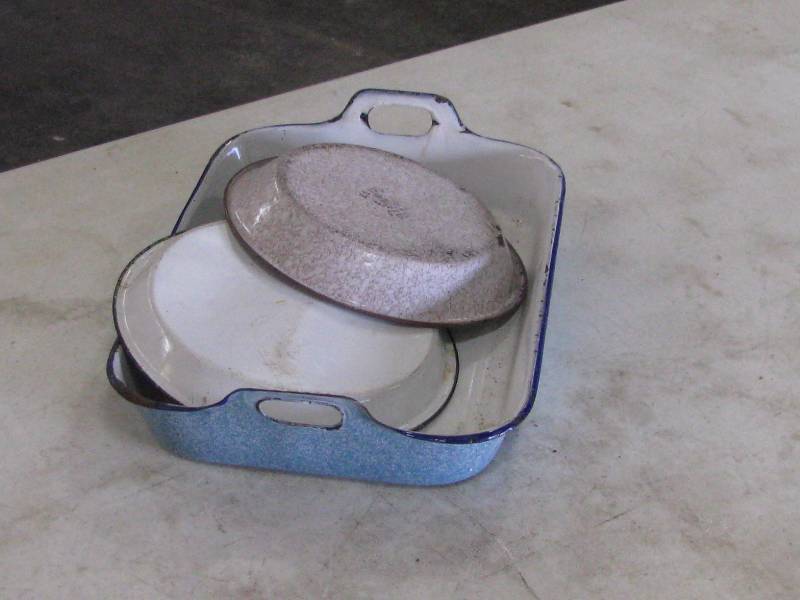 lot 40 image: Enamelware