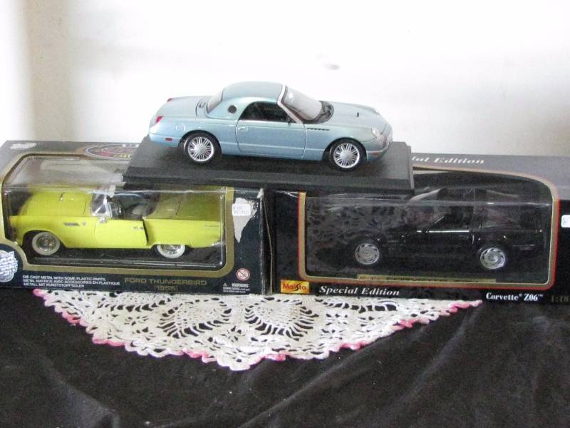 lot 42 image: 118 Scale Die Cast Model Cars