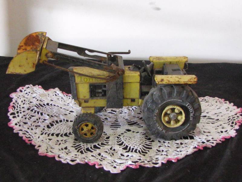 lot 43 image: Tonka Tractor