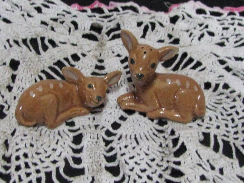 lot 7 image: Rosemeade Fawn SaltPepper Set