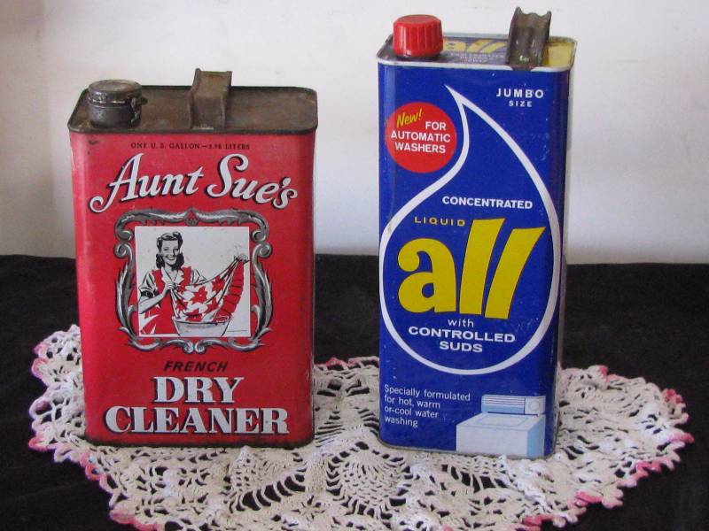 lot 18 image: Advertising Cans