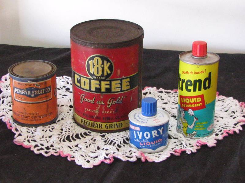 lot 19 image: Advertising Cans