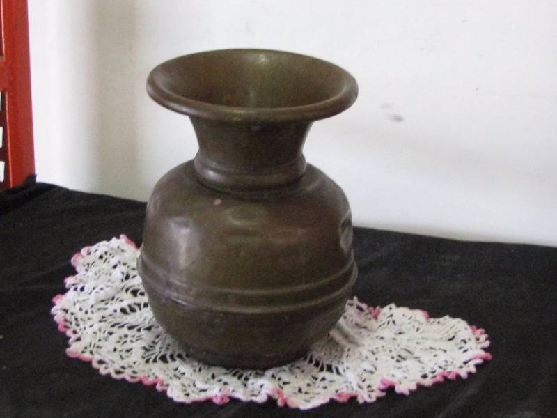 lot 23 image: Copper Spittoon