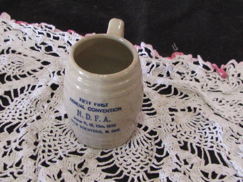 lot 24 image: Red Wing Stoneware Mug