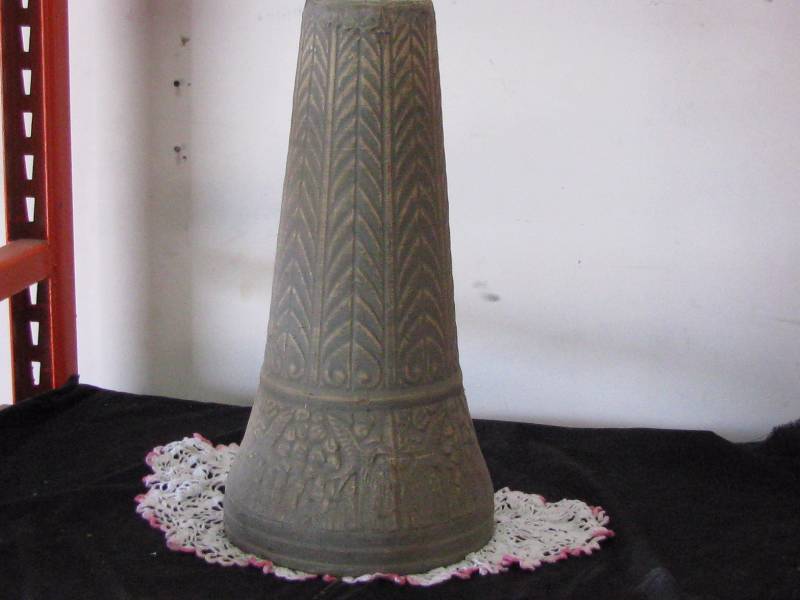 lot 26 image: Brush Ware Crock Flower Pot Stand