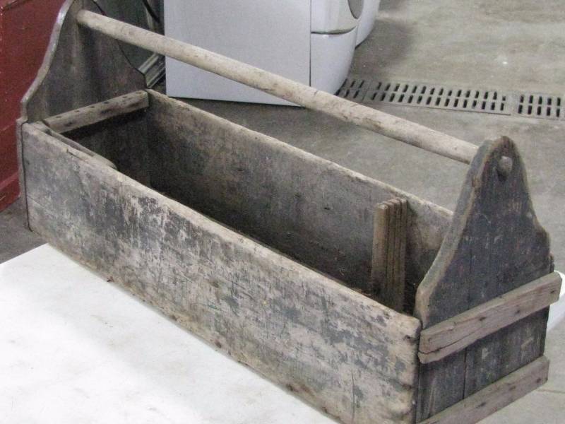lot 58 image: Antique Wood Carpenters Tool Box
