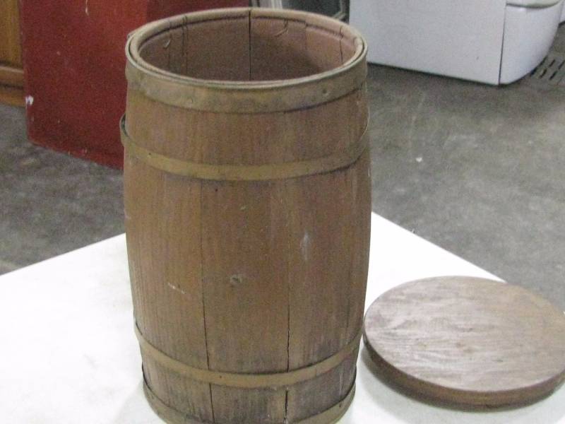 lot 64 image: Wood Nail Keg