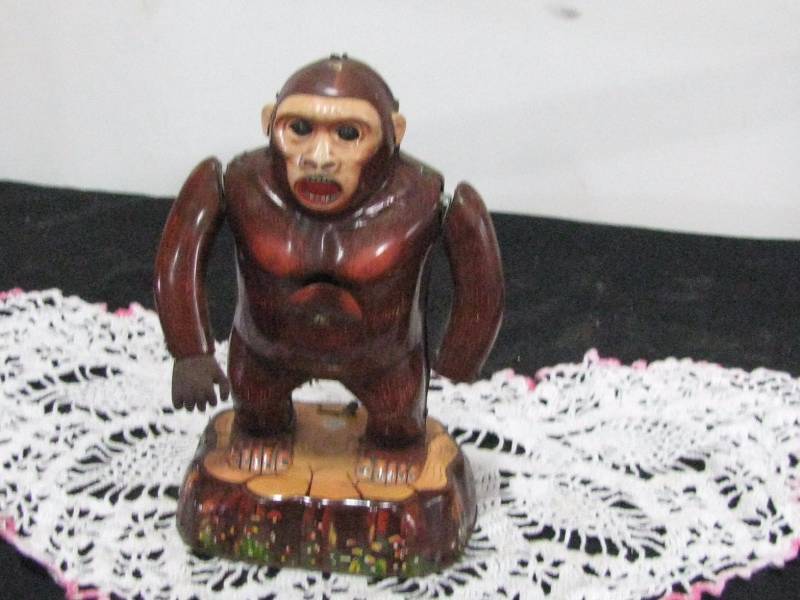 lot 70 image: Battery Operated Monkey