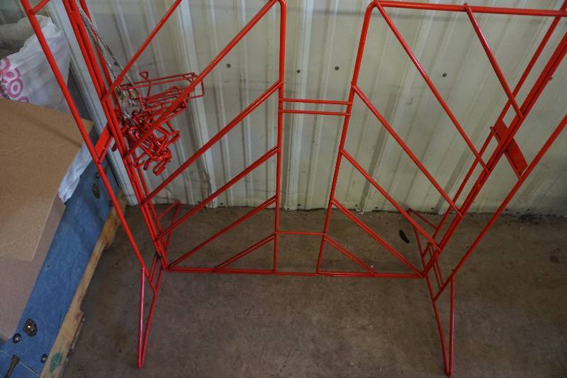 lot 17 image: Retail Tire Display Rack With Hanging Hooks