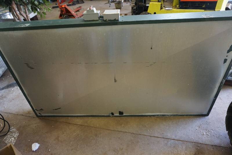 lot 21 image: Auto Paint & Repair Lighted Display Sign
