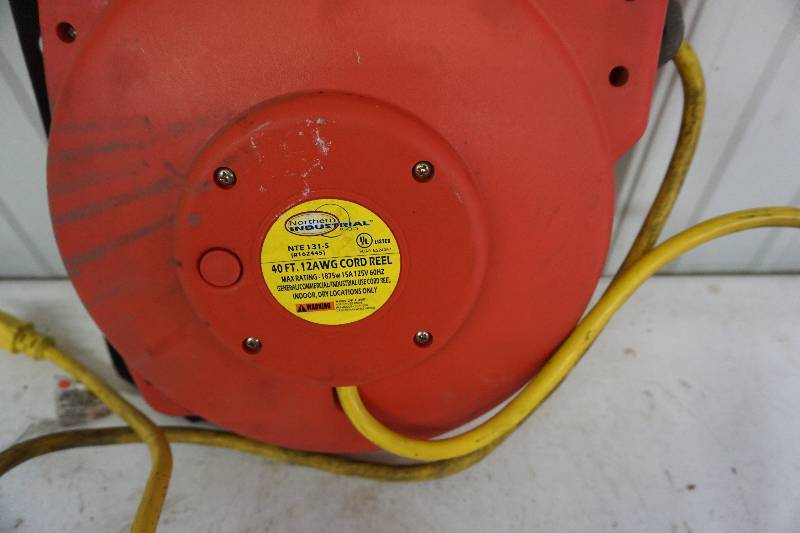 lot 26 image: Northern Industrial Tool Model NTE-131-S 40 12 AWG Electrical Power Cord Reel