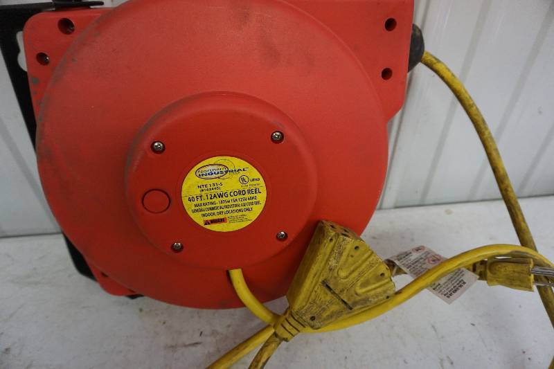lot 27 image: Northern Industrial Tool Model NTE-131-S 40 12 AWG Electrical Power Cord Reel