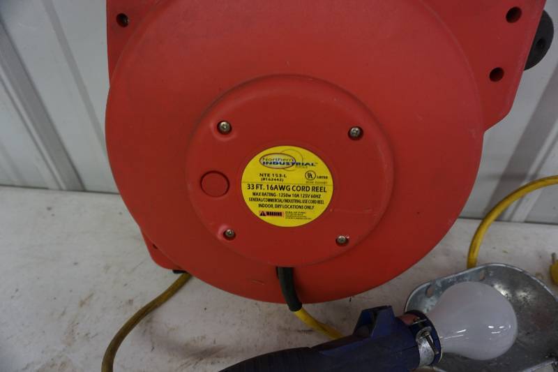 lot 29 image: Northern Industrial Tool Model NTE-153 -L  33 16 AWG Electrical Power CordService Light Reel