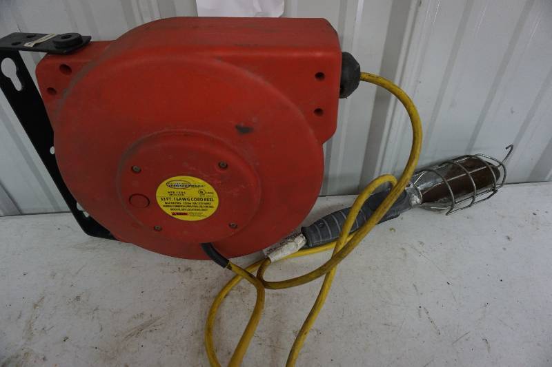 lot 31 image: Northern Industrial Tool Model NTE-153 -L  33 16 AWG Electrical Power CordService Light Reel