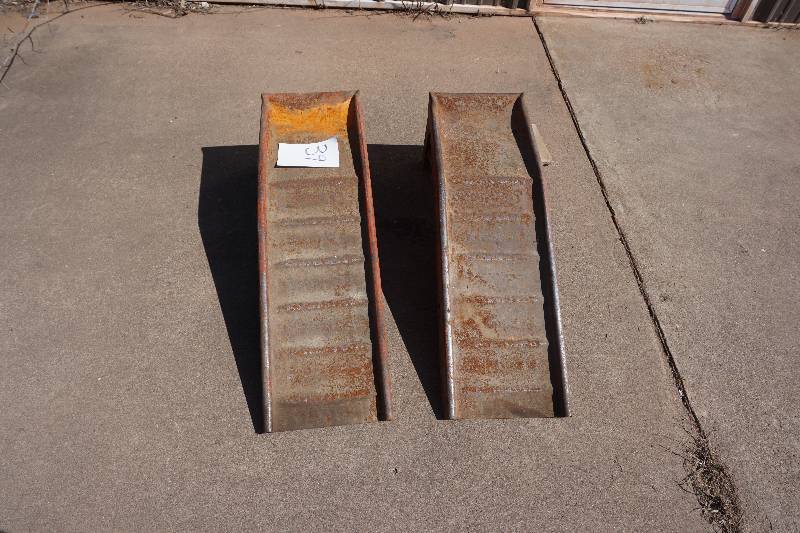 lot 39 image: Set of 2 -  Auto Ramps
