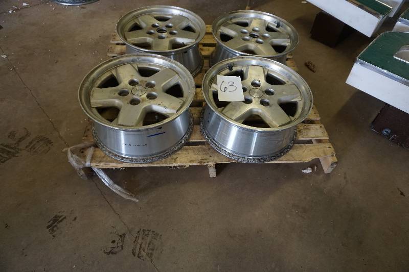 lot 63 image: Set of 4 -  Jeep Brand 15 Aluminum 5 Bolt Wheels