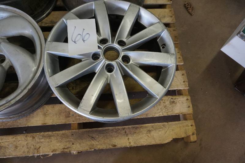 lot 66 image: Lot of 4 - Assorted Aluminum Wheels