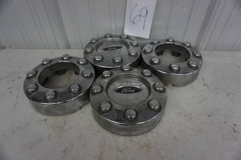 lot 69 image: Lot of 4 -  Ford 8 Bolt Wheel Center Caps